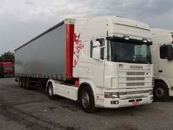 Scania-164-G-580-weiss-Holz-080607-01-AL
