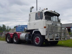 Scania-141-weiss-AvUrk-080604-1