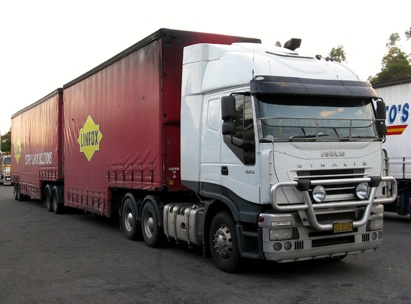 Iveco-Stralis-550-Linfox-2-Voigt-080328.jpg