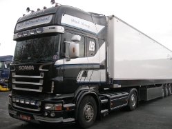 BE-Scania-R-schwarz-Holz-040209-01