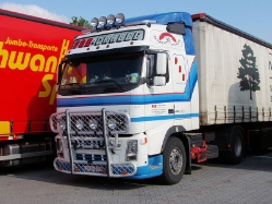Volvo-FH12-420-weiss-Holz-080607-01-BE