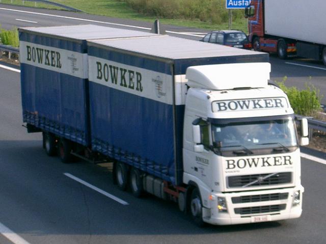 Volvo-FH12-Bowker-Szy-090504-2-B.jpg - Trucker Jack
