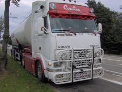 Volvo-FH12-Coulier-Rouwet-111106-01-B