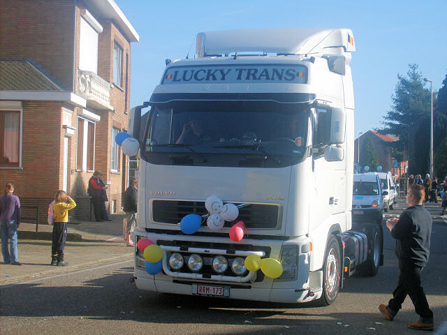 Volvo-FH12-Lucky-Trans-Rowett-200307-01-B.jpg