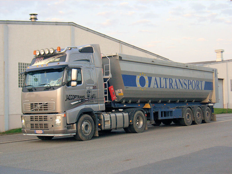 BE-Volvo-FH-silbergrau-Szy-150708-03.jpg - Trucker Jack