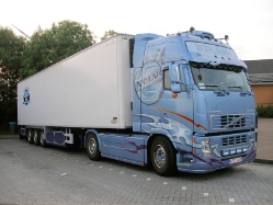 BE-Volvo-FH16-WWC-Trans-Holz-040608-02