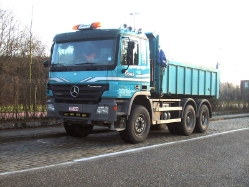 BE-MB-Actros-MP2-3344-Ooms-Rouwet-130508-01