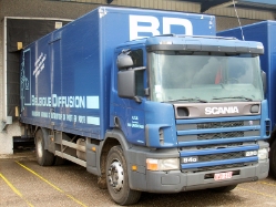 BE-Scania-94-D-220-blau-Rouwet-130508-01
