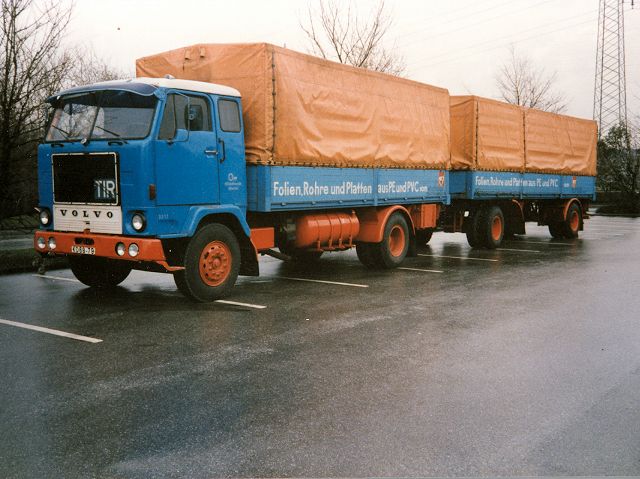 Volvo-F88-blau-orange-AKuechler-240105-01.jpg