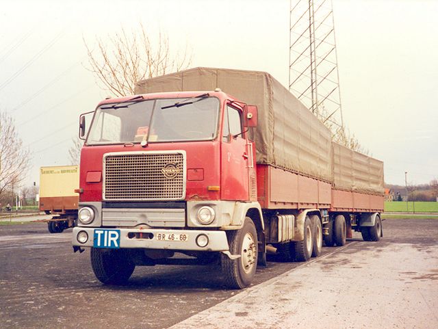Volvo-F88-rot-grau-AKuechler-240105-01.jpg