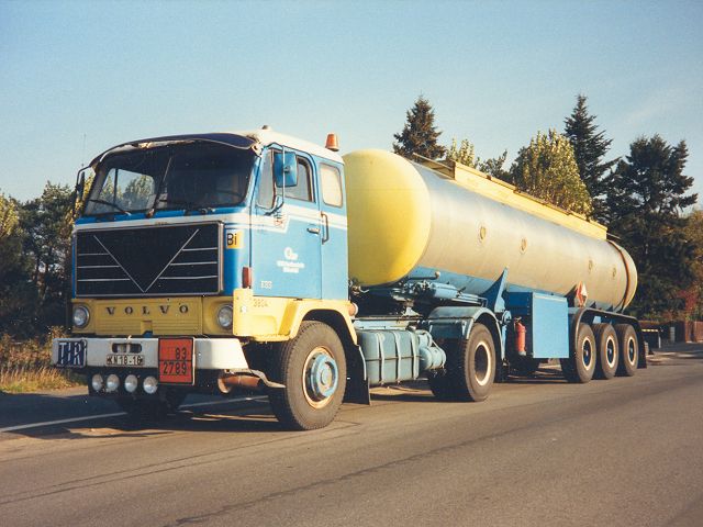 Volvo-F89-blau-gelb-AKuechler-240105-01.jpg