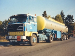 Volvo-F89-blau-gelb-AKuechler-240105-01