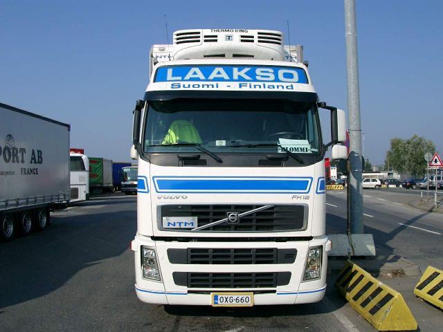 Volvo-FH12-460-Laakso-Willann-291005-02-FIN.jpg