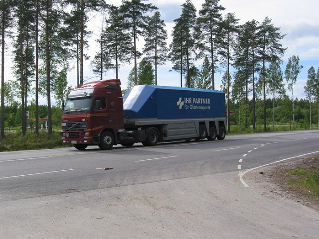 Volvo-FH12-Glastrans-Posern-FIN-130804-1.jpg