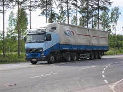 FIN-Volvo-FH12-blau-Posern-120209-01