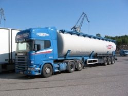 Scania-124-L-400-blau-Posern-050507-01-FIN