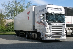 FIN-Scania-R-420-Thermoline-Holz-110810-01