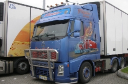 FIN-Volvo-FH-blau-Holz-100810-02
