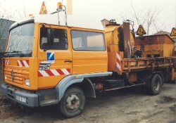 Renault-S-130-orange-Thiele-030305-01-F