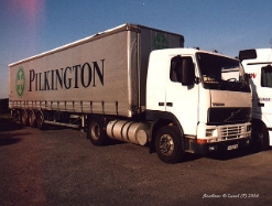 Volvo-FH12-380-Pilkington-Willann-300804-1-F