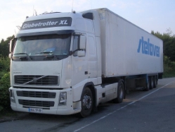 Volvo-FH12-weiss-Stober-281204-01-F
