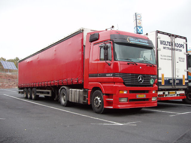 MB-Actros-1853-rot-Holz-180107-01-GR.jpg