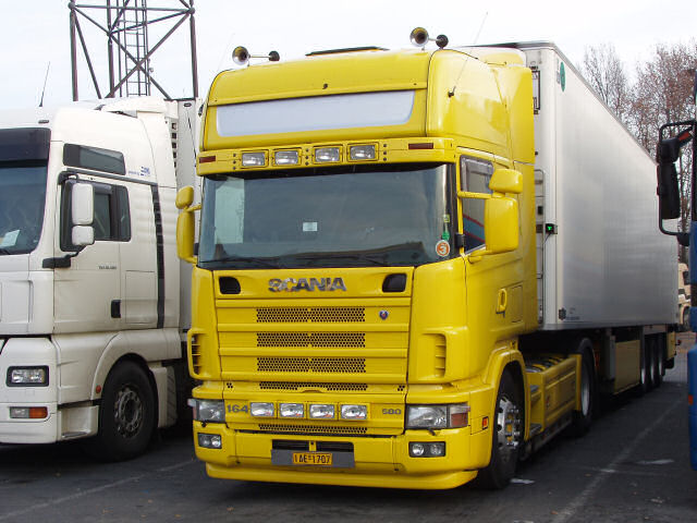 Scania-164-L-580-gelb-Holz-180107-01-GR.jpg
