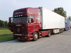 Scania-164-L-580-rot-Holz-240807-01-GR