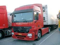 GR-MB-Actros-MP2-1851-rot-Holz-020709-01