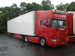GR-Scania-144-L-460-rot-Holz-240609-01