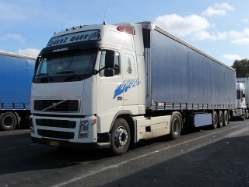 Volvo-FH12-460-weiss-Holz-180107-01-GR
