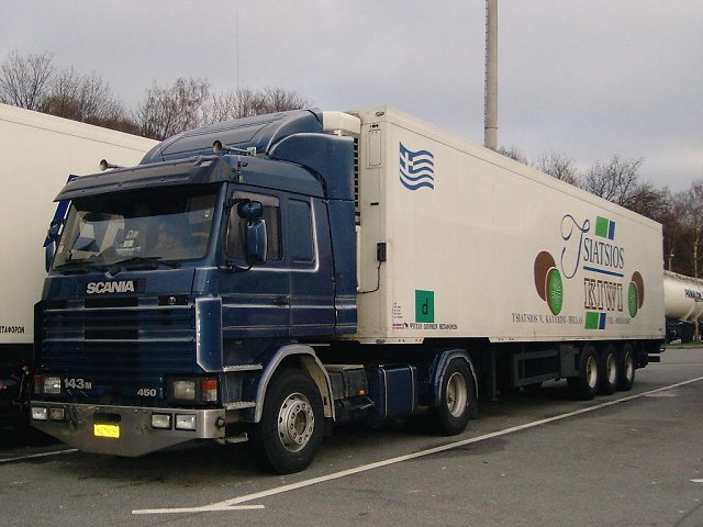 Scania-143-M-450-KUEKOSZ-blau-weiss-(Szy)-280104-GR-2.jpg - Trucker Jack