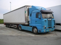 Scania-143-M-500-blau-Reck-200704-1-GR