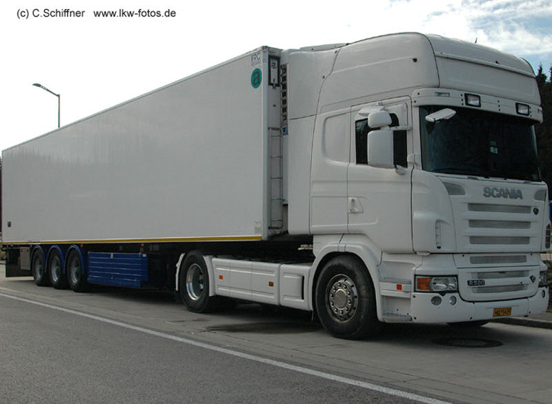 Scania-R-500-weiss-Schiffner-231207-01-GR.jpg