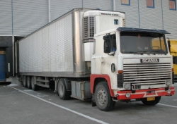Scania-141-weiss-Schiffner-180806-01-GR