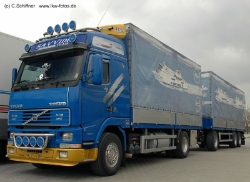Volvo-FH12-460-blau-Schiffner-241207-01-GR