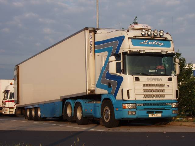 Scania-144-L-530-weiss-blau-Holz-170605-01-GB.jpg
