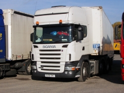 Scania-R-470-weiss-Holz-180107-02-GB