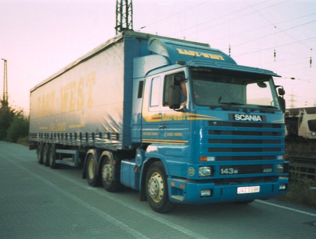 Scania-143-M-420-PLSZ-East-West-Koster-070204-1-GB.jpg - Aaldert Koster