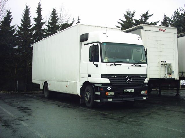 MB-Actros-1835-weiss-Rolf-018005-01-GB.jpg