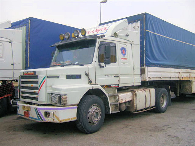 Scania-112-H-weiss-Fustinoni-221106-01-IR.jpg