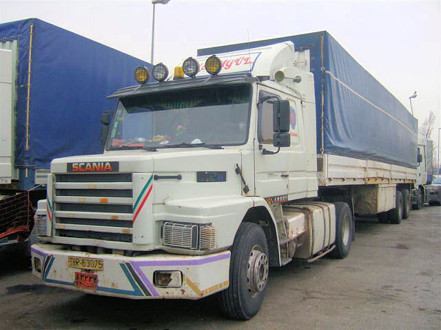 Scania-112-H-weiss-Fustinoni-221106-02-IR.jpg