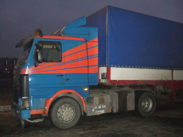 Scania-112-blau-Fustinoni-311205-01-IR.jpg