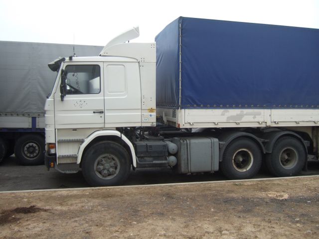 Scania-113-H-weiss-blau-Fustinoni-180506-01-IR.jpg