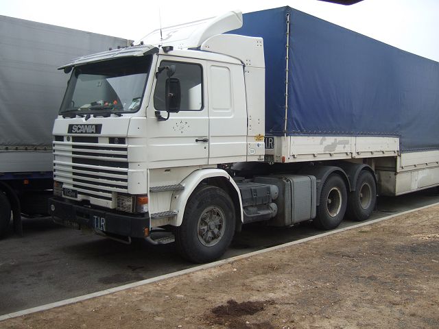 Scania-113-H-weiss-blau-Fustinoni-180506-02-IR.jpg
