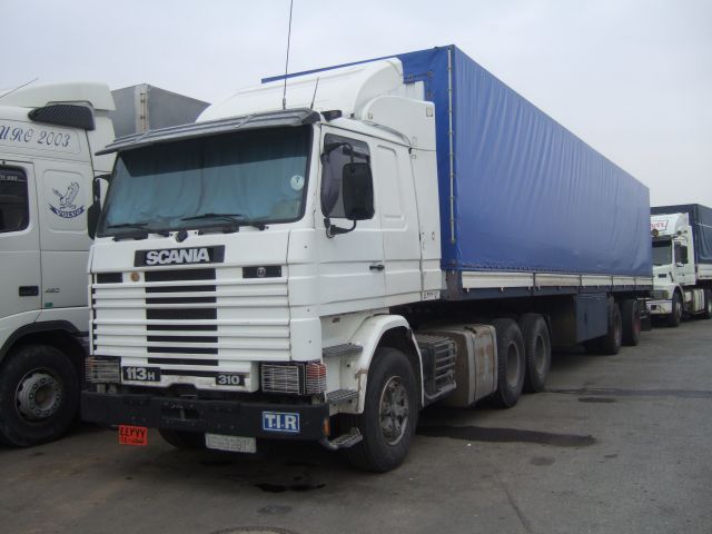 Scania-113-H-weiss-blau-Fustinoni-180506-03-IR.jpg