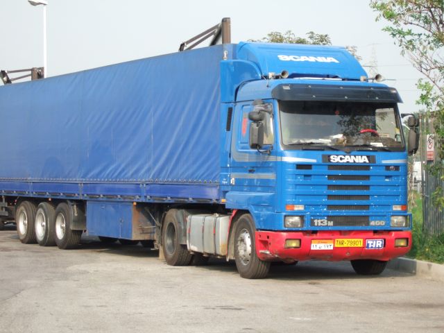 Scania-113-M-400-blau-Fustinoni-270905-01-IR.jpg