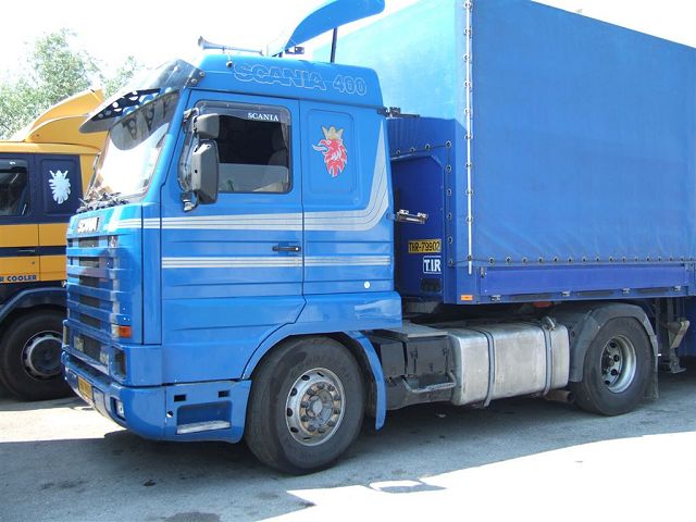 Scania-113-M-400-blau-Fustinoni-310706-02-IR.jpg