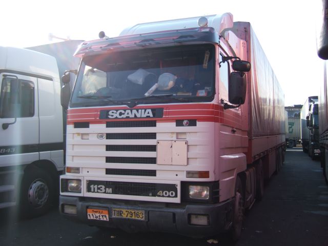 Scania-113-M-400-weiss-Fustinoni-221105-01-IR.jpg