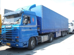 Scania-113-M-400-blau-Fustinoni-310706-01-IR
